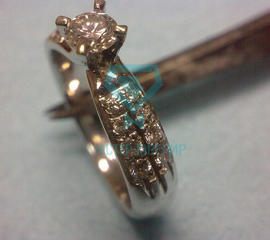 Золотое помолвочное кольцо с бриллиантами на заказ